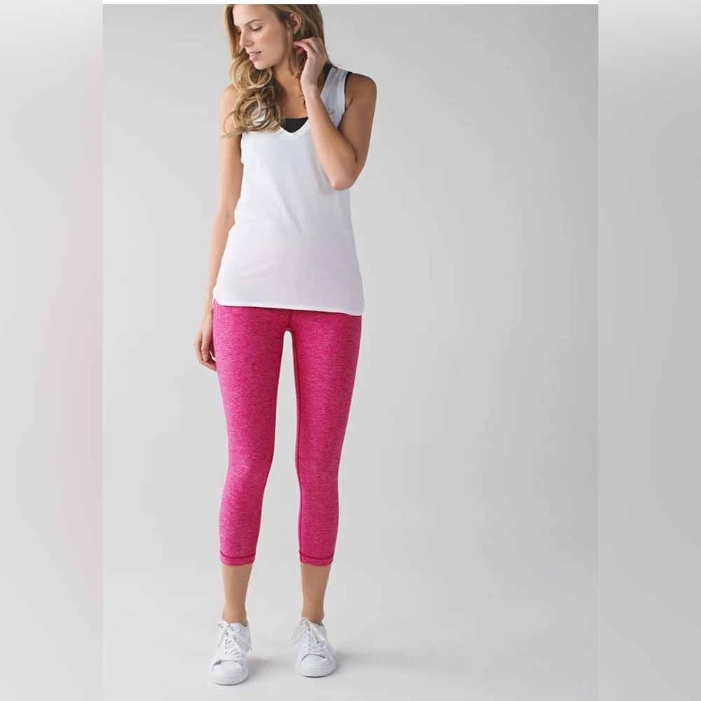 Lululemon Wunder Under Crop II 21” women size 2 magenta run work out yoga